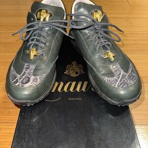 Mauri Dark gray Sneakers with Gold Details